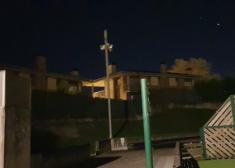 Parque infantil sin luz en Errenteria