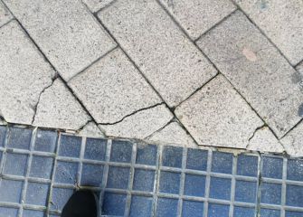 Pavimento en mal estado 