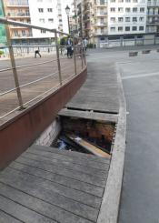 Agujero peligroso en parque infantil