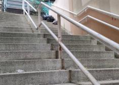 Escaleras Autonomía 12-13 hechas otra vez un vertedero