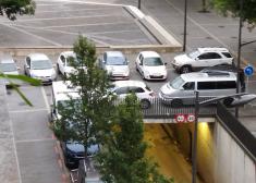 Coches en el  Barrio de Larramendi 