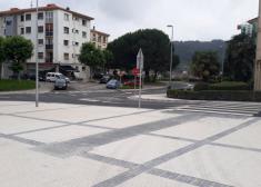 Paso de cebra inadecuado para minusvalidos/silla ruedas.