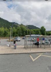 Baños publicos en la parada de autobús en San Prudencio