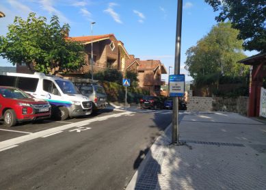 Parada D-bus (Línea 36) a la altura de Arbaizenea