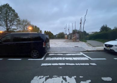 Señalizacion viaria deficiente y muy peligrosa en el acceso al anfiteatro de Miramon.