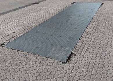 Agujeros frente el cine en la plaza Zuloaga
