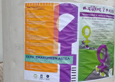 El Ayto. pega sus carteles en las fachadas de nuestros edificios.