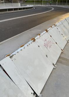 Puente Astiñene rematado de mala manera