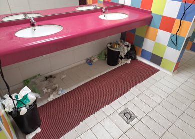 Insalubridad en el polideportivo Orbea de Eibar