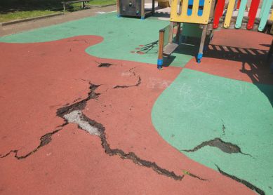 Deterioro en el suelo del parque de Bera Bera