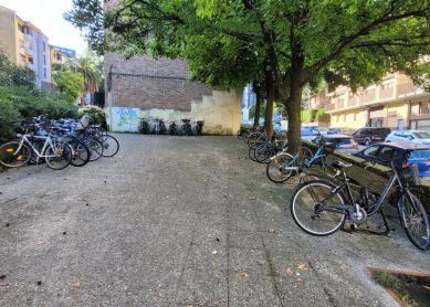 Bicis abandonadas en Escolta Real