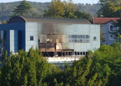 Incendio en edificio público