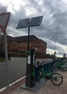 Placa solar pesimamente colocada