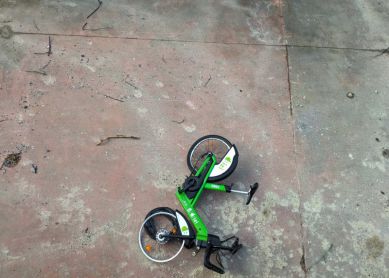 Bicis que aparcas y las vandalizan