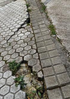 Acera peligrosa en Camino Darieta 7