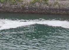 Vertido en el mar que entra hacia el Urumea