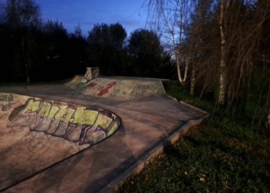 Falta de luz en el skatepark y en las canchas de fútbol de Pagola