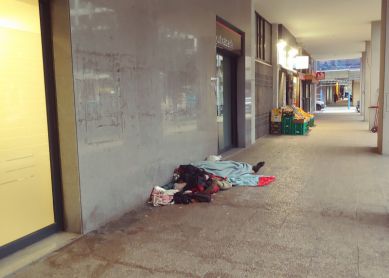Tirado en la calle