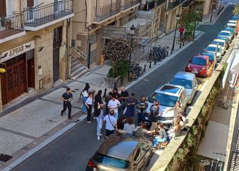 Molestias a los vecinos y viandantes en Calle Salud