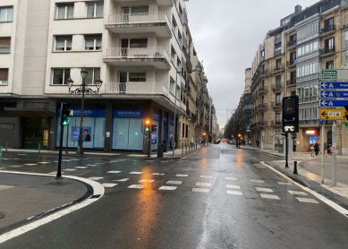 Peligroso paso de peatones en el centro de San Sebastián 