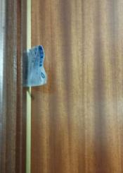 Papel de lectura del contador en la puerta