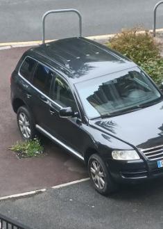 Vehículo mal estacionado, abandonado 