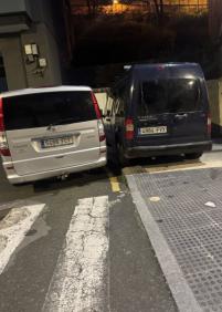 Vehículos mal estacionados 