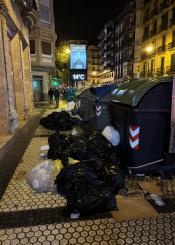 Basuras en mitad de la calle