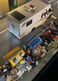 Basura en la calle Arrasate 41