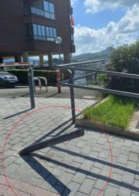 Pivotes peatonales en la subida a Aizkorri