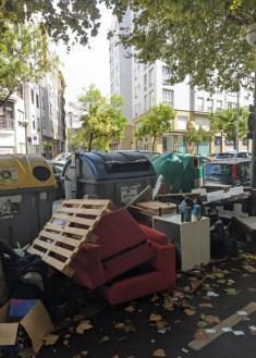 Un basurero en plena calle