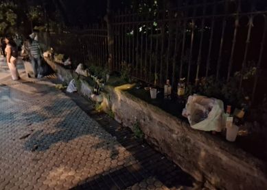Botellón, basuras y dejadez en el parque de Viveros de Ulia