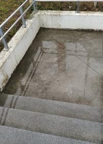 Escaleras del pasadizo de Renfe en Herrera