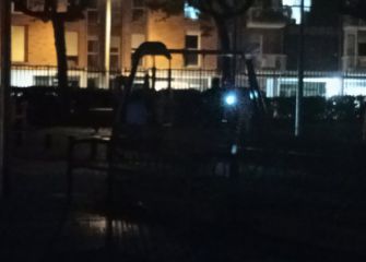 Luz inexistente en parque infantil de Martutene