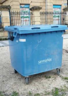 Contenedor abandonado 