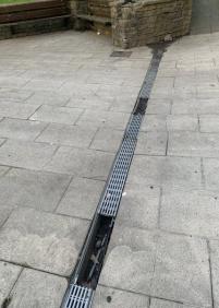 Arquetas rotas parque infantil