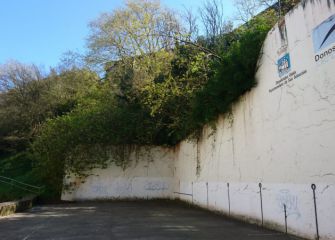 Abandono del Frontón Municipal de Lizarriturri (Barrio del Antiguo)