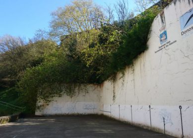 Abandono del Frontón Municipal de Lizarriturri (Barrio del Antiguo)