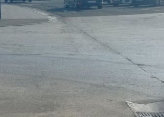 Paso de peatones inexistente  y falta de iluminación 