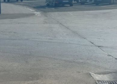 Paso de peatones inexistente  y falta de iluminación 