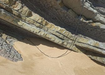 Cable suelto en la Playa de la Concha